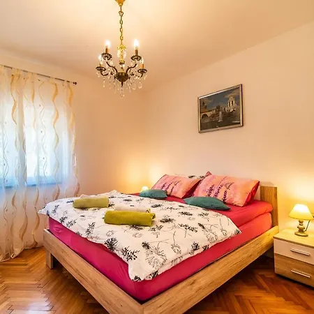 Holiday House Vlahovich *