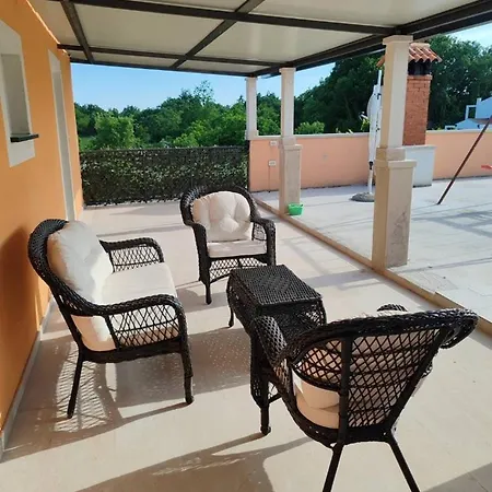 Holiday House Vlahovich Tinjan