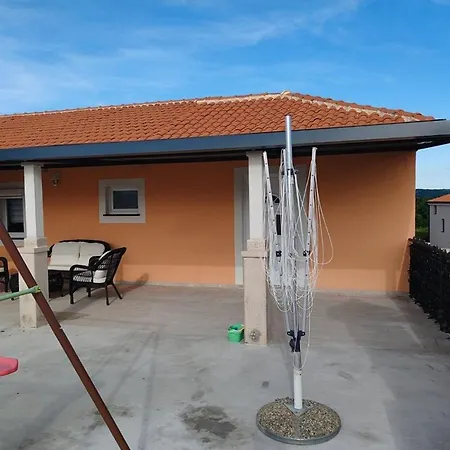 Holiday House Vlahovich Tinjan